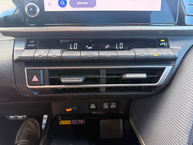 2025 Toyota Camry SE - 23085082 - 4