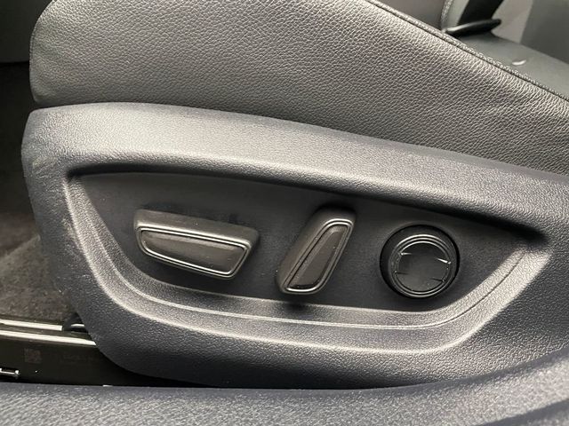 2025 Toyota Camry SE - 22931431 - 13