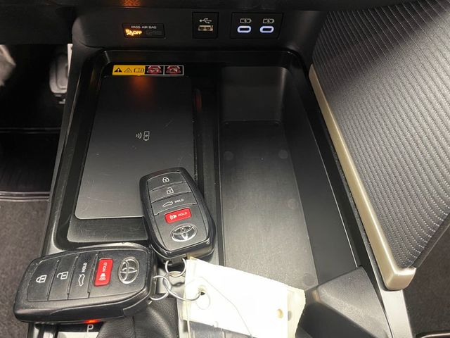 2025 Toyota Camry SE - 22931431 - 15