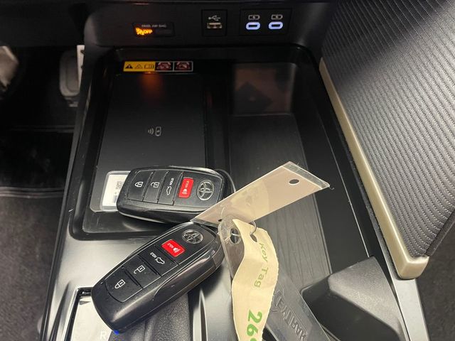 2025 Toyota Camry SE - 22932663 - 27