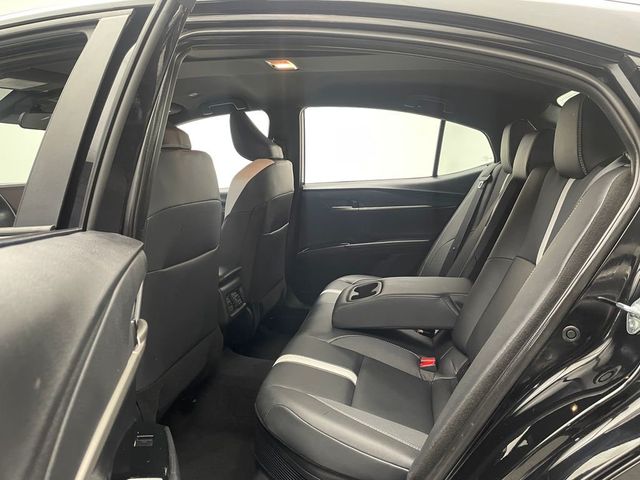 2025 Toyota Camry SE - 22986017 - 32