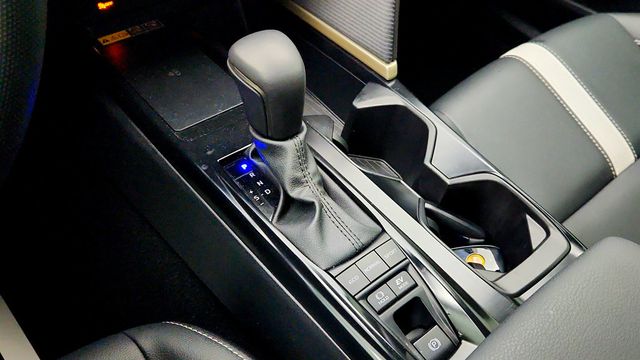 2025 Toyota Camry SE - 22960736 - 16