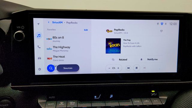 2025 Toyota Camry SE - 22960736 - 17