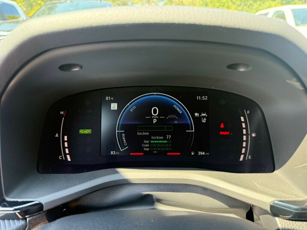 2025 Toyota Camry SE photo 4