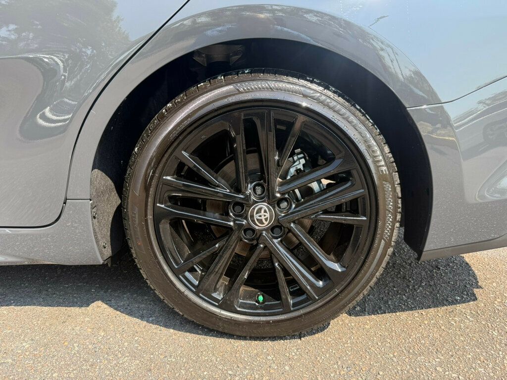 2025 Toyota Camry SE photo 7