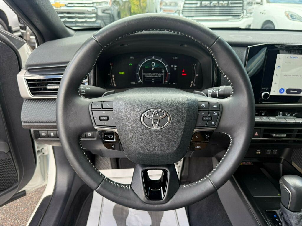 2025 Toyota Camry photo 5