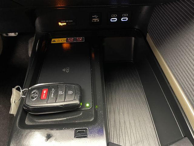 2025 Toyota Camry SE AWD - 22995911 - 26