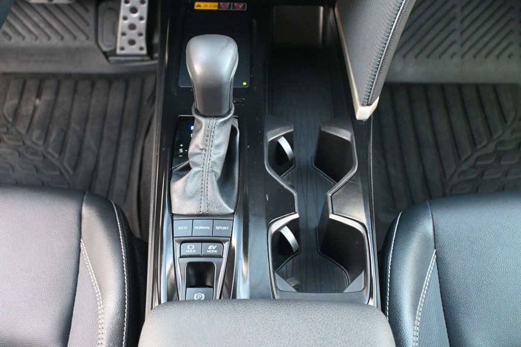 2025 Toyota Camry Hybrid photo 10