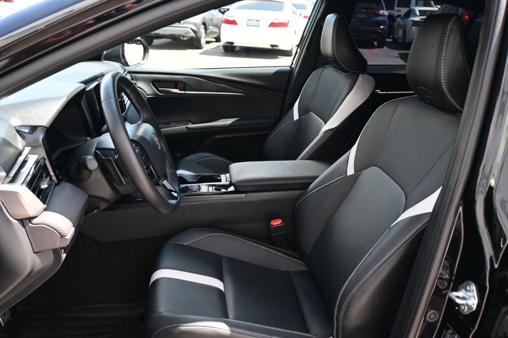 2025 Toyota Camry Hybrid photo 11