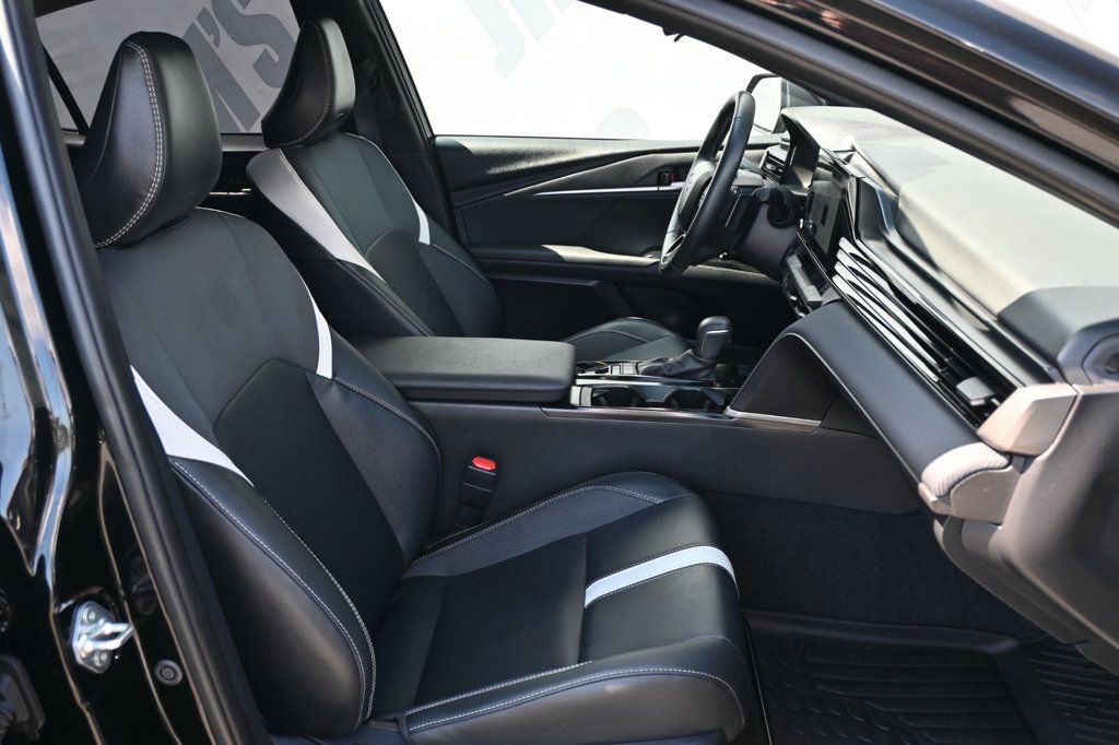 2025 Toyota Camry Hybrid photo 13