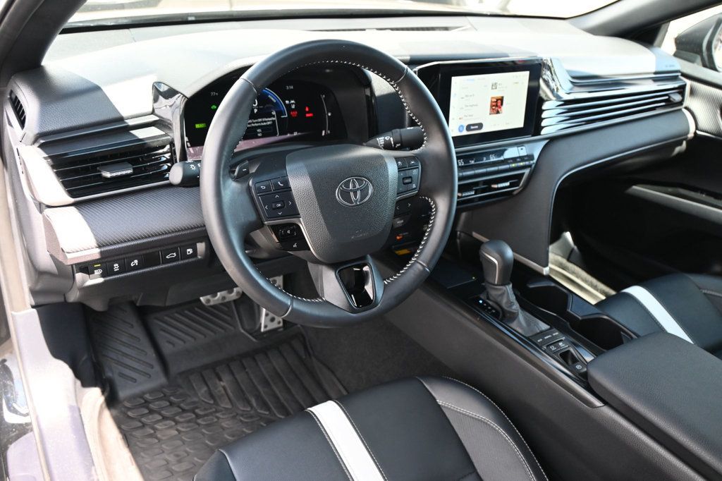 2025 Toyota Camry Hybrid photo 5