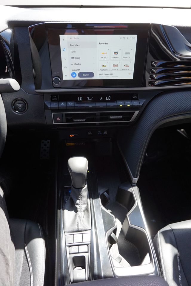 2025 Toyota Camry SE, HYBRID, PREMIUM WHEELS, LEATHER SEATS, BACKUP CAMERA - 23008904 - 26