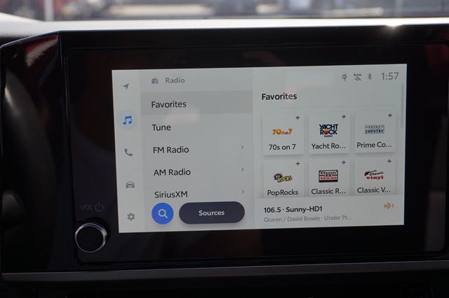 2025 Toyota Camry SE, HYBRID, PREMIUM WHEELS, LEATHER SEATS, BACKUP CAMERA - 23008904 - 29