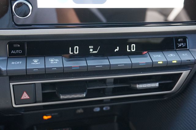 2025 Toyota Camry SE, HYBRID, PREMIUM WHEELS, LEATHER SEATS, BACKUP CAMERA - 23008904 - 34