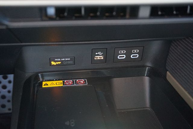 2025 Toyota Camry SE, HYBRID, PREMIUM WHEELS, LEATHER SEATS, BACKUP CAMERA - 23008904 - 35