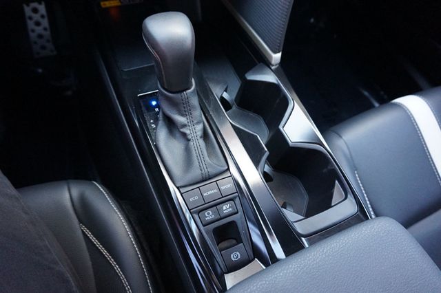 2025 Toyota Camry SE, HYBRID, PREMIUM WHEELS, LEATHER SEATS, BACKUP CAMERA - 23008904 - 36