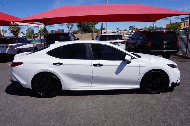 2025 Toyota Camry SE, HYBRID, PREMIUM WHEELS, LEATHER SEATS, BACKUP CAMERA - 23008904 - 4