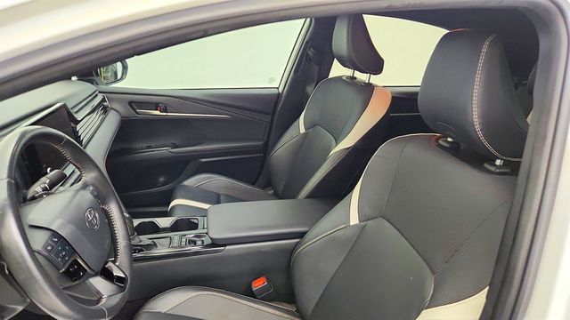 2025 Toyota Camry SE w/ Convenience Pkg - 23054235 - 18
