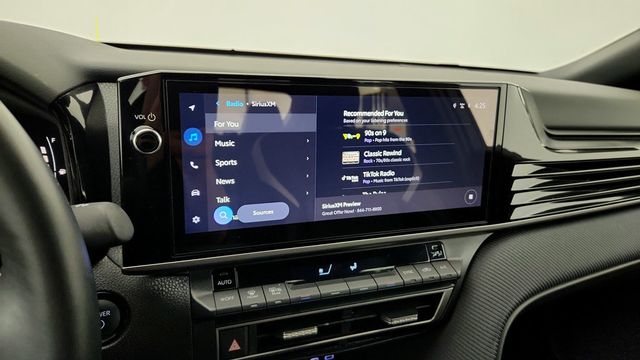 2025 Toyota Camry SE with Multimedia Upgrade & Convenience Packages - 22941053 - 16