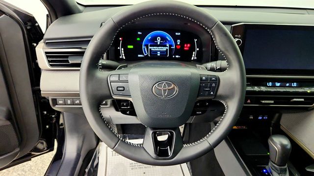2025 Toyota Camry SE w/ Moonroof & Multimedia Upgrade Pkg - 23036843 - 13
