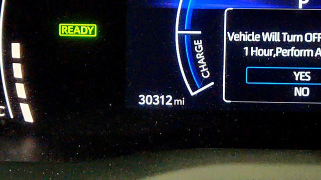 2025 Toyota Camry SE w/ Moonroof & Multimedia Upgrade Pkg - 23036843 - 15