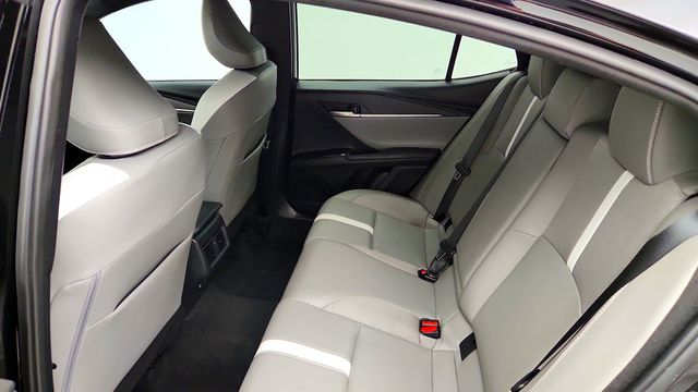 2025 Toyota Camry SE w/ Moonroof & Multimedia Upgrade Pkg - 23036843 - 19