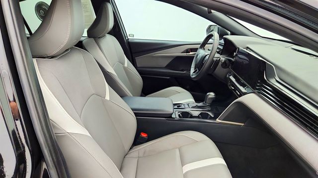2025 Toyota Camry SE w/ Moonroof & Multimedia Upgrade Pkg - 23036843 - 22