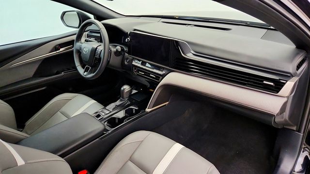 2025 Toyota Camry SE w/ Moonroof & Multimedia Upgrade Pkg - 23036843 - 23