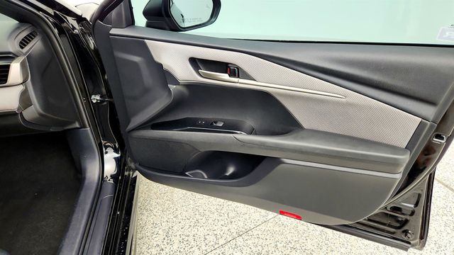 2025 Toyota Camry SE w/ Moonroof & Multimedia Upgrade Pkg - 23036843 - 24