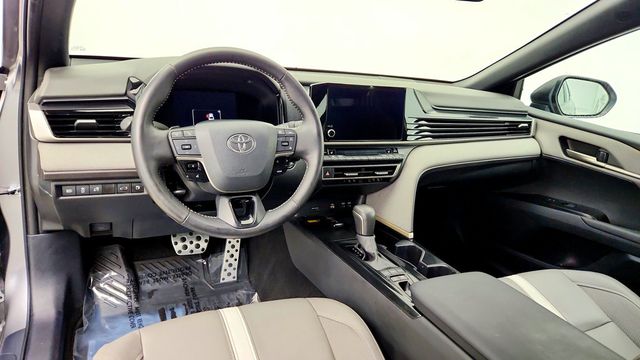 2025 Toyota Camry SE w/ Power Moonroof, Cold Weather Pkg & Convenience Pkg - 23091357 - 12