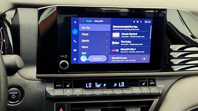 2025 Toyota Camry SE w/ Power Moonroof, Cold Weather Pkg & Convenience Pkg - 23091357 - 17