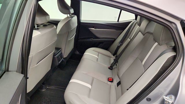 2025 Toyota Camry SE w/ Power Moonroof, Cold Weather Pkg & Convenience Pkg - 23091357 - 19