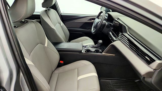 2025 Toyota Camry SE w/ Power Moonroof, Cold Weather Pkg & Convenience Pkg - 23091357 - 22