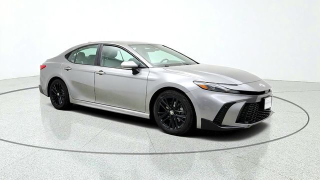 2025 Toyota Camry SE w/ Power Moonroof, Cold Weather Pkg & Convenience Pkg - 23091357 - 2