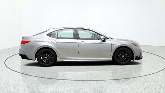 2025 Toyota Camry SE w/ Power Moonroof, Cold Weather Pkg & Convenience Pkg - 23091357 - 3