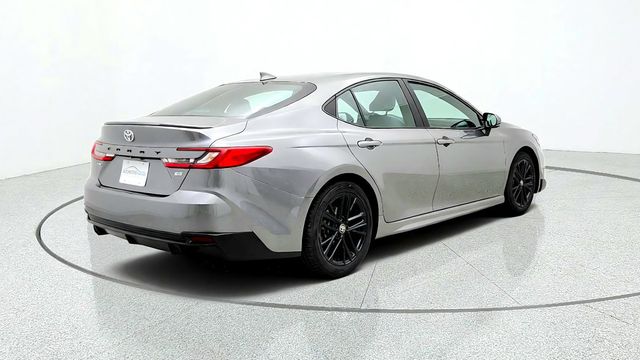 2025 Toyota Camry SE w/ Power Moonroof, Cold Weather Pkg & Convenience Pkg - 23091357 - 4