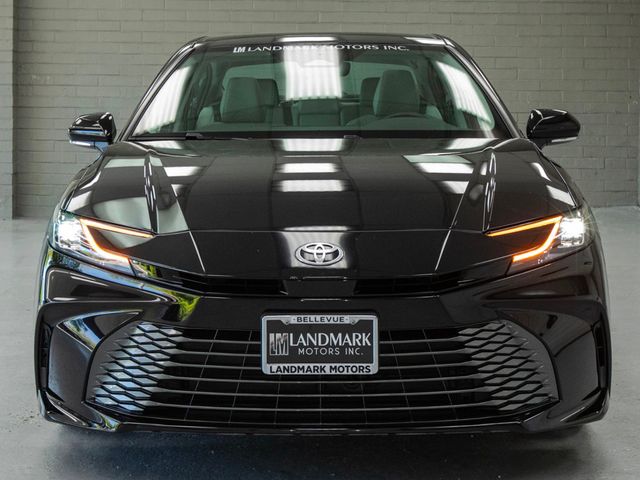 2025 Toyota Camry XLE Hybrid's photo