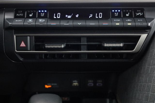 2025 Toyota Camry XLE - 23057712 - 39