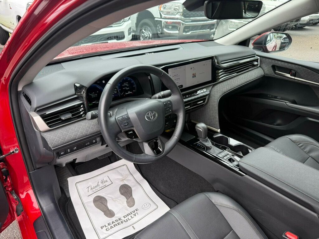 2025 Toyota Camry XLE photo 3