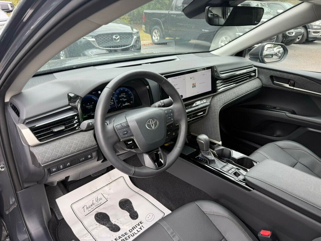 2025 Toyota Camry XLE photo 3