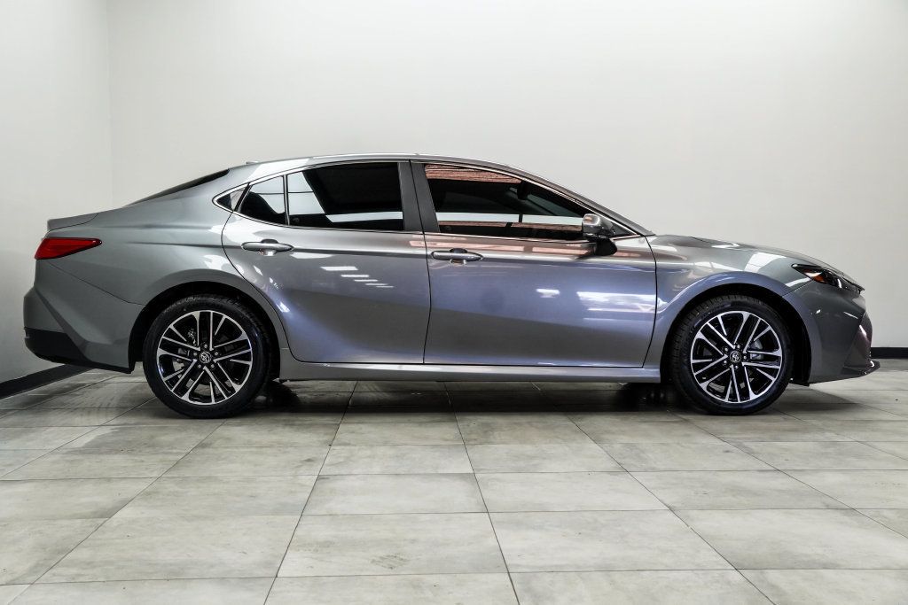 Toyota Camry photo 11