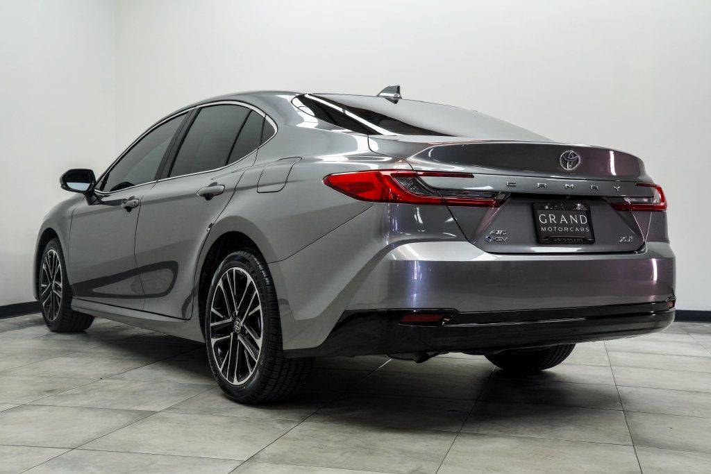 Toyota Camry photo 12