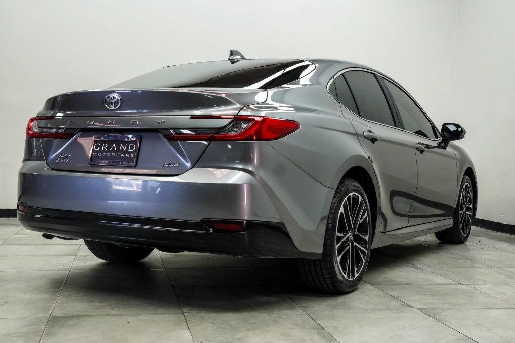 Toyota Camry photo 13
