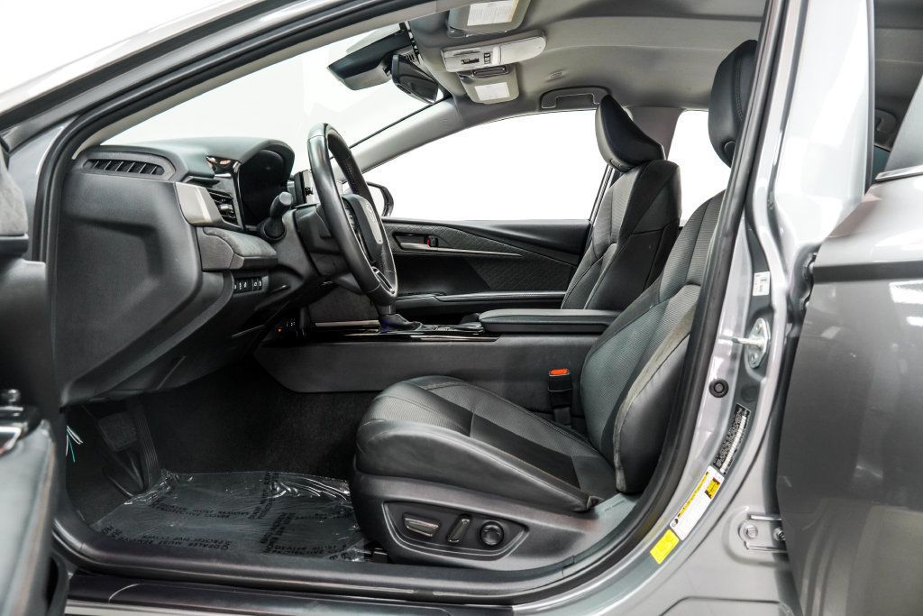 Toyota Camry photo 17