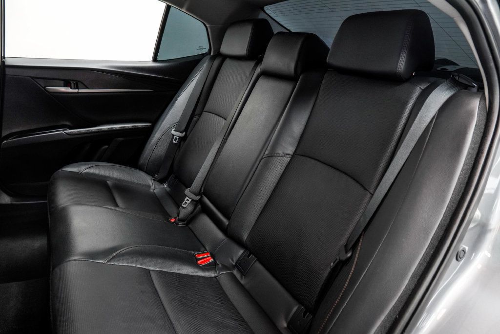 Toyota Camry photo 18
