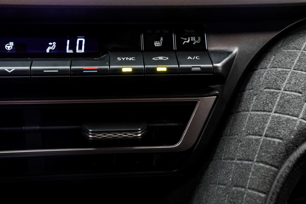 Toyota Camry photo 29