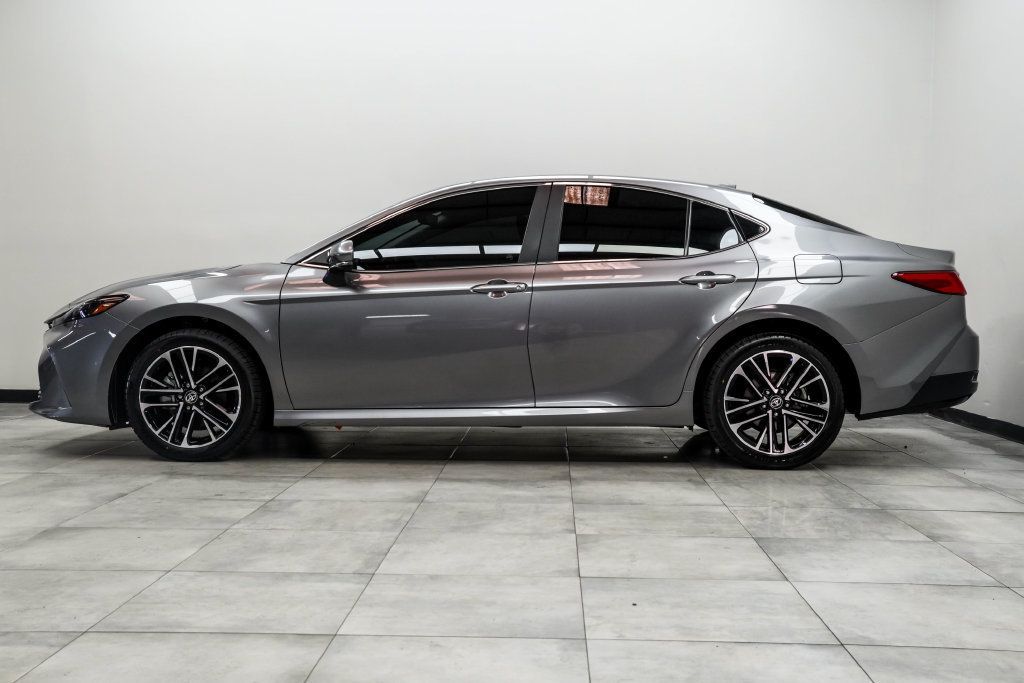 Toyota Camry photo 9