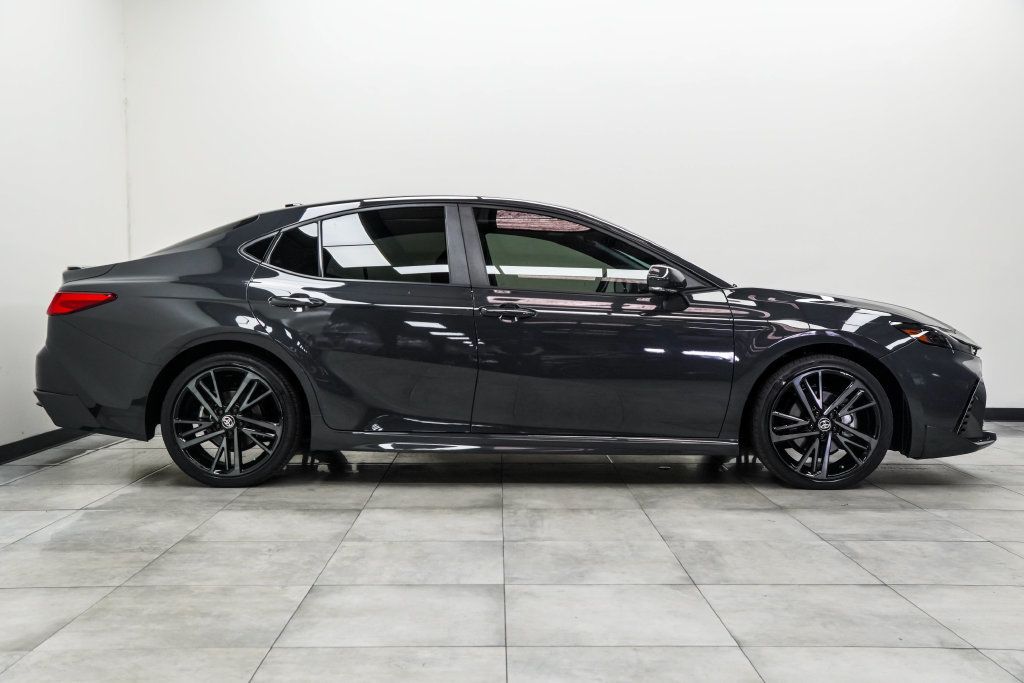 Toyota Camry photo 11