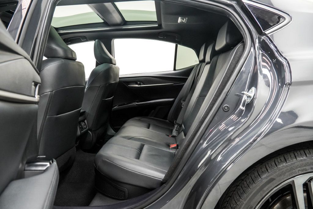 Toyota Camry photo 19