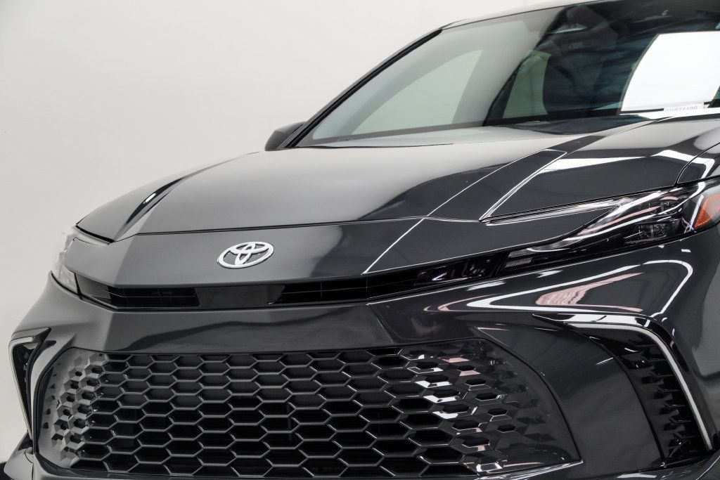 Toyota Camry photo 2